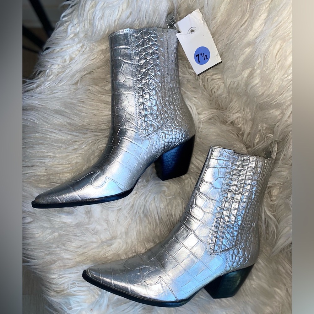 Anthropologie SOLDOUT Collins Metallic Croc embossed Western Ankle Booties